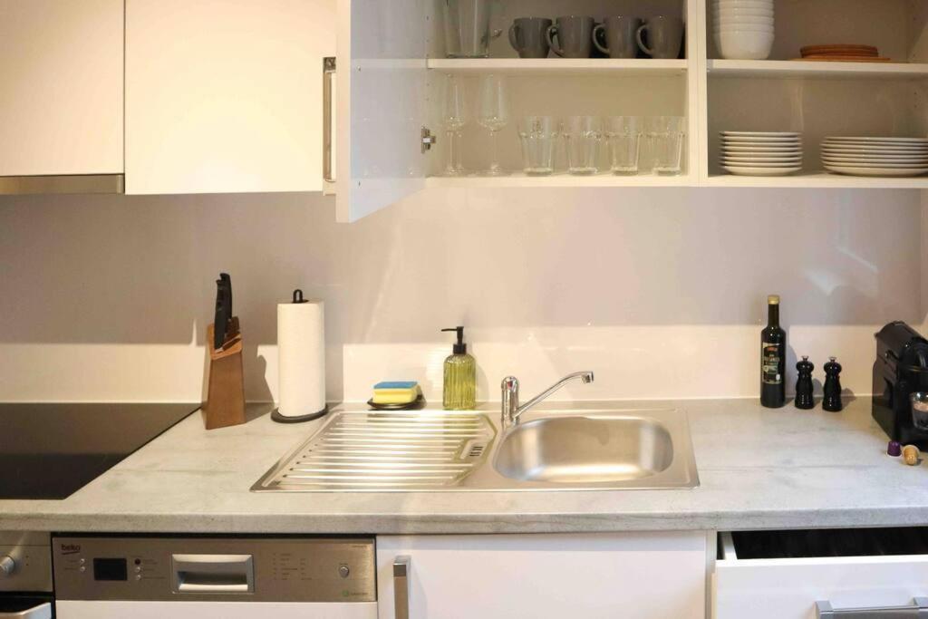 Charming, Modern & Spacious Apartamento Viena