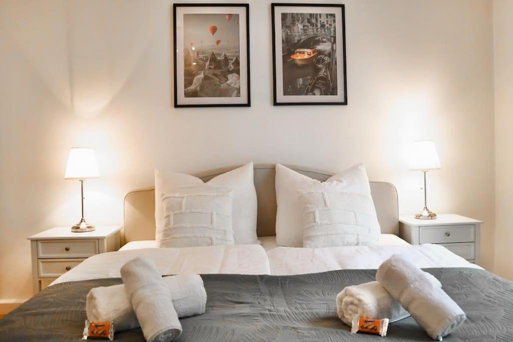 Charming, Modern & Spacious Viena